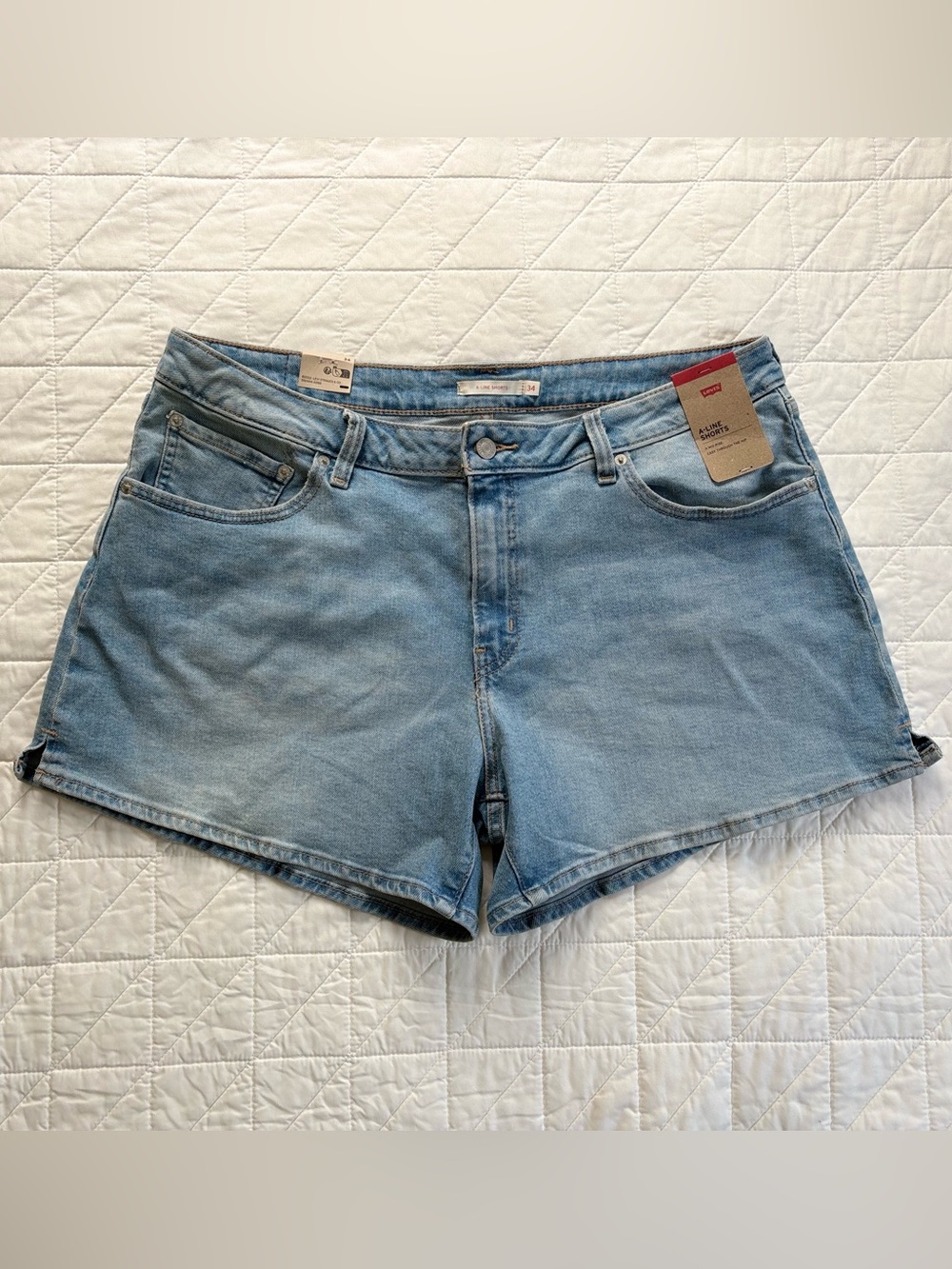 Levi's Premium A-Line Mid Rise Light Wash Denim Shorts - Size 34 NWT